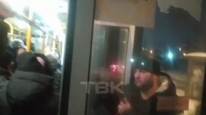 В Красноярске автобус ехал со сломанной дверью