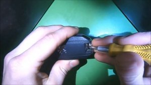 How to replace Peugeot 308 2015 key battery