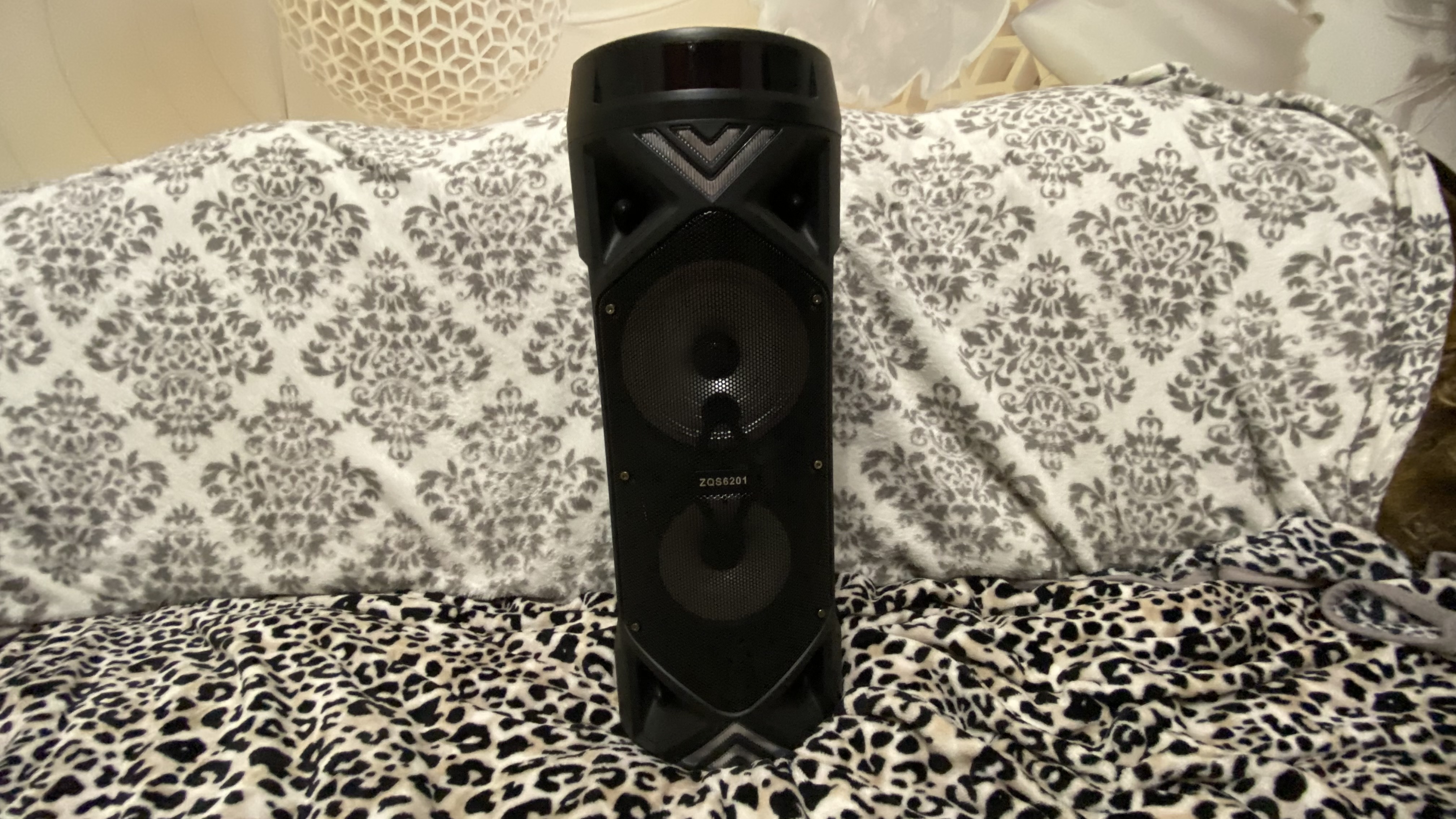 Распаковка беспроводной Bluetooth колонки смотреть онлайн