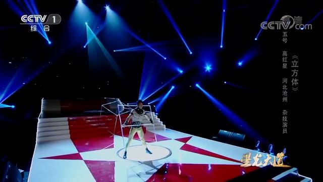 На это стоит посмотреть - китайский парень выполнил акробатический трюк с кубом![Age0+] смотреть онлайн