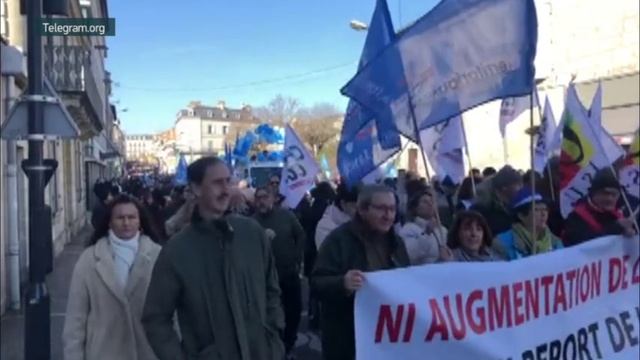 ‼️Франция наши дни — силовики избивают протестующих против пенсионной реформы