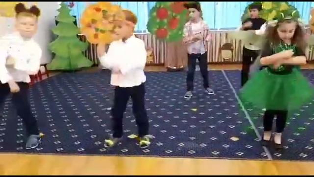 "Сказ о том, как грибы с ягодами воевали". Сад ТиС смотреть онлайн