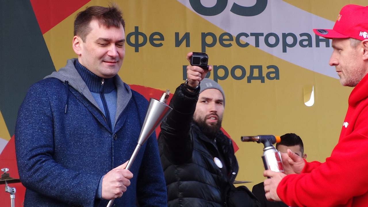 ТЫСЯЧИ ЛЮДЕЙ ПРИШЛИ-фестиваль еды.65 ресторанов там НА ГОСТИННОМ ДВОРЕ.10 09 2022 НОВОСТИ УФЫ.