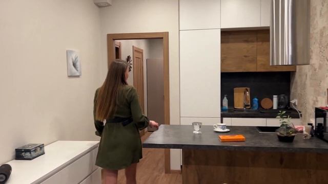 Познакомились в Сапсане, пригласила в гости. Жк Тапиола