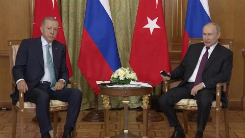 Переговоры российского и турецкого президентов в Сочи продолжались более трех часов