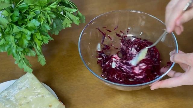 Вкуснейший и очень полезный свекольный салат за 5 минут?