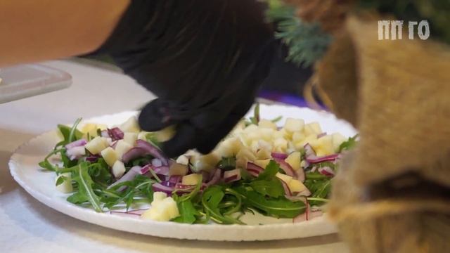 Салат с хурмой на НОВОГОДНИЙ СТОЛ 2022 – готовим изысканное блюдо за 10 минут смотреть онлайн