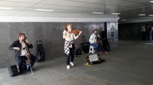 Street musician..ТАЛАНТ....Когда танцуют под скрипку........