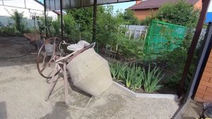 Подготовка двора под укладку плиткой.