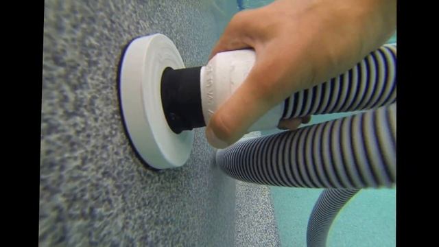 Как работает пылесос для бассейна. Чистим бассейн и показываем.
