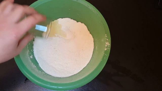 Тесто и фарш для рельменей.Лепка пельменей#shorts смотреть онлайн