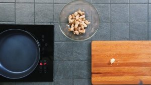 Фарфалле с колбасками и белыми грибами