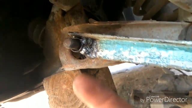 Как вытащить прикипевший сайлентблок. Передний болт нижнего рычага лансер 10. Сайлентблоки прикипели. Сайлентблок переднего рычага 2108. Болт прикипел во втулке сайлентблока.