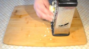 Салат на каждый день . Рецепт салата с огурцами, зеленым горошком и яйцами.