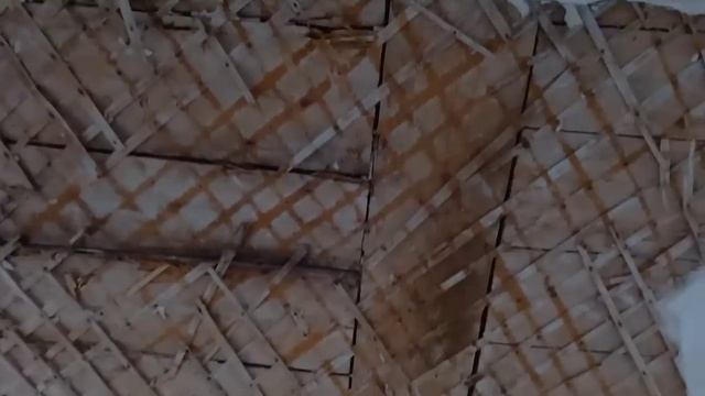 Старина дом. 18. Убираю штукатурку 2 этажа в старинном доме 1880г. смотреть онлайн