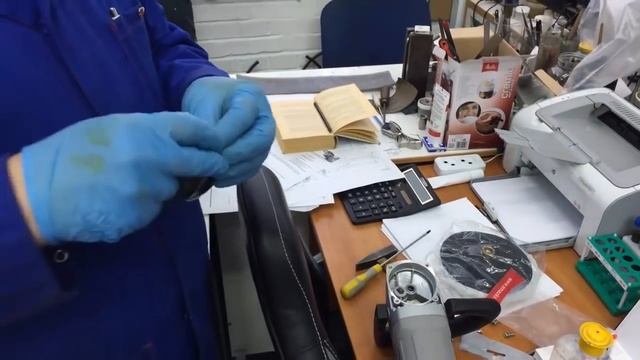 Подготавливаем к работе полировальную машину Интерскол УПМ-180/1300ЭМ смотреть онлайн