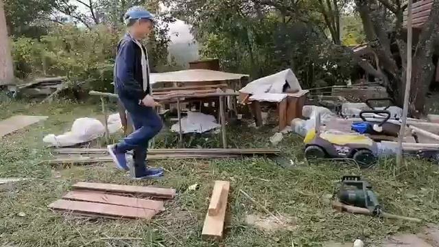 Ваня достраевает мини игровой дом на даче смотреть онлайн