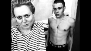 Анна Михалкова назвала сына подростка депрессивным гопником
