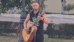 УЛИЧНЫЙ МУЗЫКАНТ/Феодосия набережная