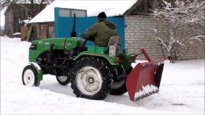 Синтай 220. Расчистка двора от снега.