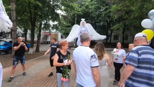 Ангелы-ходулисты на выписку в Краснодаре смотреть онлайн