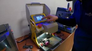 Как нарезать ключ по замку / Нарезка ключа по коду / Нарезка ключа не разбирая замок instacode