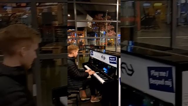 Public Piano @ Amsterdam Sloterdijk station #shorts #piano #music