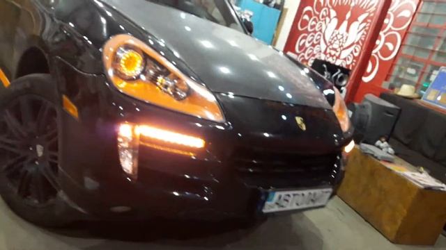 Порше Кайен/Porsche Cayenne тюнинг фар ЖЕСТЬ Led + ксенон ОЛЛО! студия Автолайт Tm OLLO