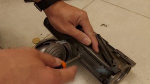 How to clean Dyson v15 digital brush