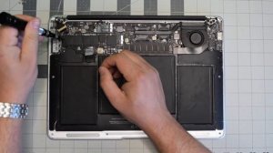 13" Macbook Air A1369 2010 and 2011 Solid State Disk SSD Installation