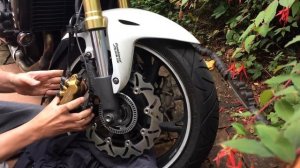 Honda Hornet Cb600fa brake pad change