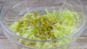 Всего лишь капуста, огурцы и зеленый горошек! Самый простой и вкусный салат на 23 Февраля!