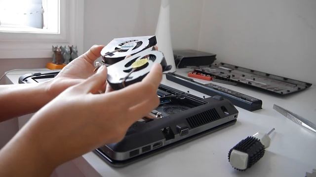 Replacing the fan in HP ProBook 4540s смотреть онлайн