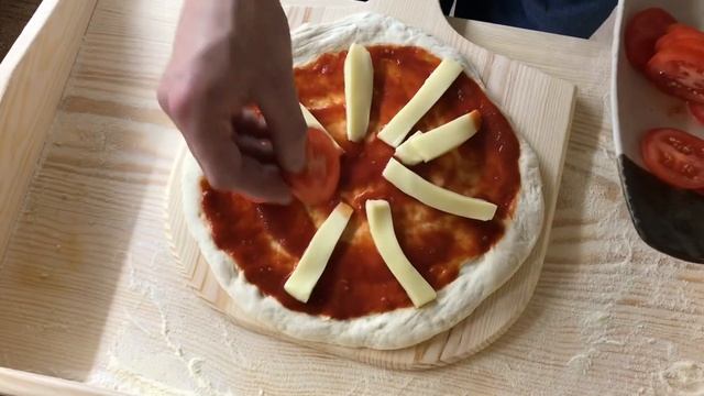 Пицца в духовке на камне #пицца #pizza #stone смотреть онлайн