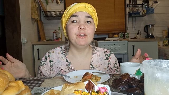 Мукбанг пирожки с яйцом и луком?! Я не мусульманка?