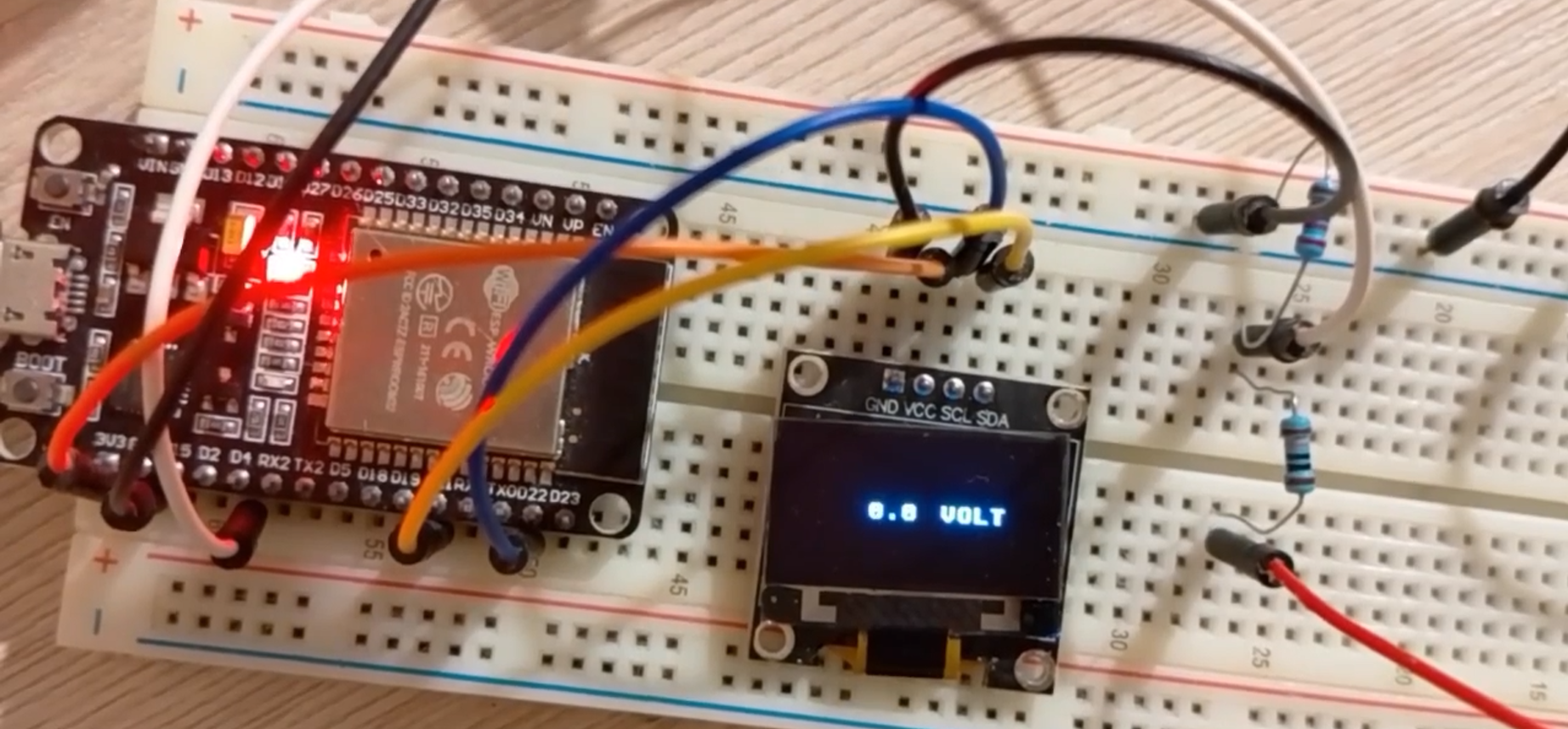 Вольтметр ESP32, напряжение выводим на oled дисплей , программа на MicroPython.