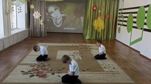 Танец в детском саду ко Дню матери