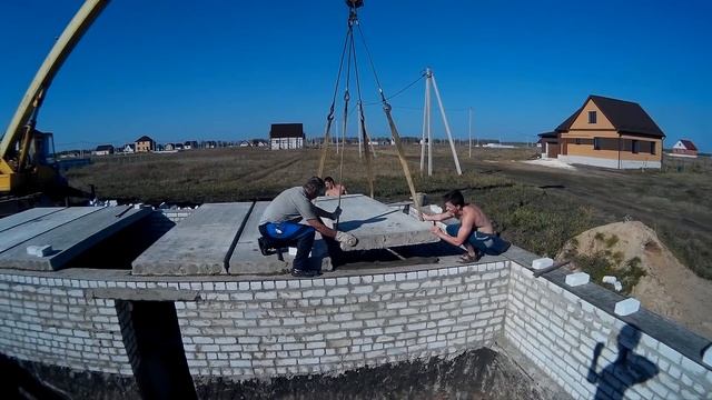 Установка плит перекрытия на цоколь (Как построить свой дом) смотреть онлайн