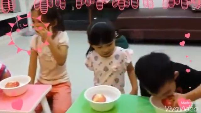 Let's Have Fun Bobbing Apples смотреть онлайн