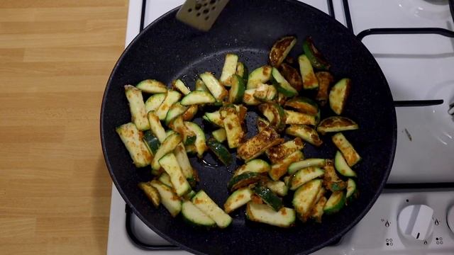 Ich habe noch nie so leckere Zucchini gegessen! Einfach und schnell zubereitet! смотреть онлайн