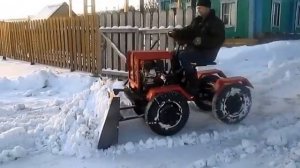 Минитрактор топтыга чистка снега