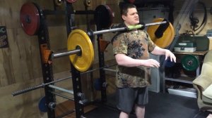 Фронтальные приседания с грифом Хатфилда.