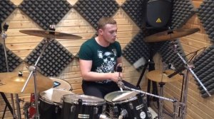 Тренировка игры на барабанах «Blur - song 2»