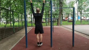 Шраги в висе на турнике (1)