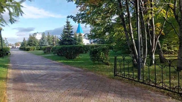 Камчатка,  аллея в аэропорту Елизово