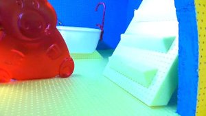 АМ НЯМ и его Подружка   Om Nom делаем 3Д Ручкой ЖЕЛЕЙНАЯ СВИНКА ЛЕРКА Прячет конфеты детское виде