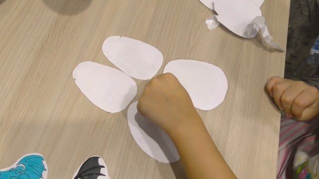 ОТКРЫЛА ЯЙЦА АДОПТ МИ в РЕАЛЬНОЙ ЖИЗНИ 2 часть! СЕСТРА сделала БУМАЖНЫХ ПИТОМЦЕВ Легендарок