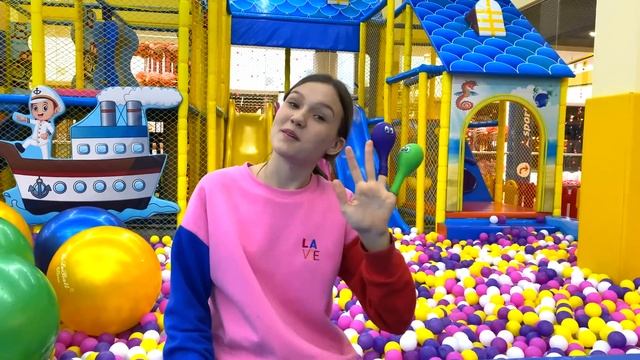 Пять красочных шариков | Настя играет с шариками - Детские песенки от Alex and Nastya смотреть онлайн