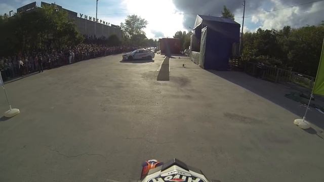 Мотофристайлшоу в г. Асбест 2016. Видео с высоты полета мотоцикла. смотреть онлайн