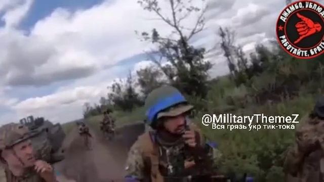 Непонятно, чему так радуются украинские солдаты, снимая на видео свои подорвавшиеся бронеавтомобили